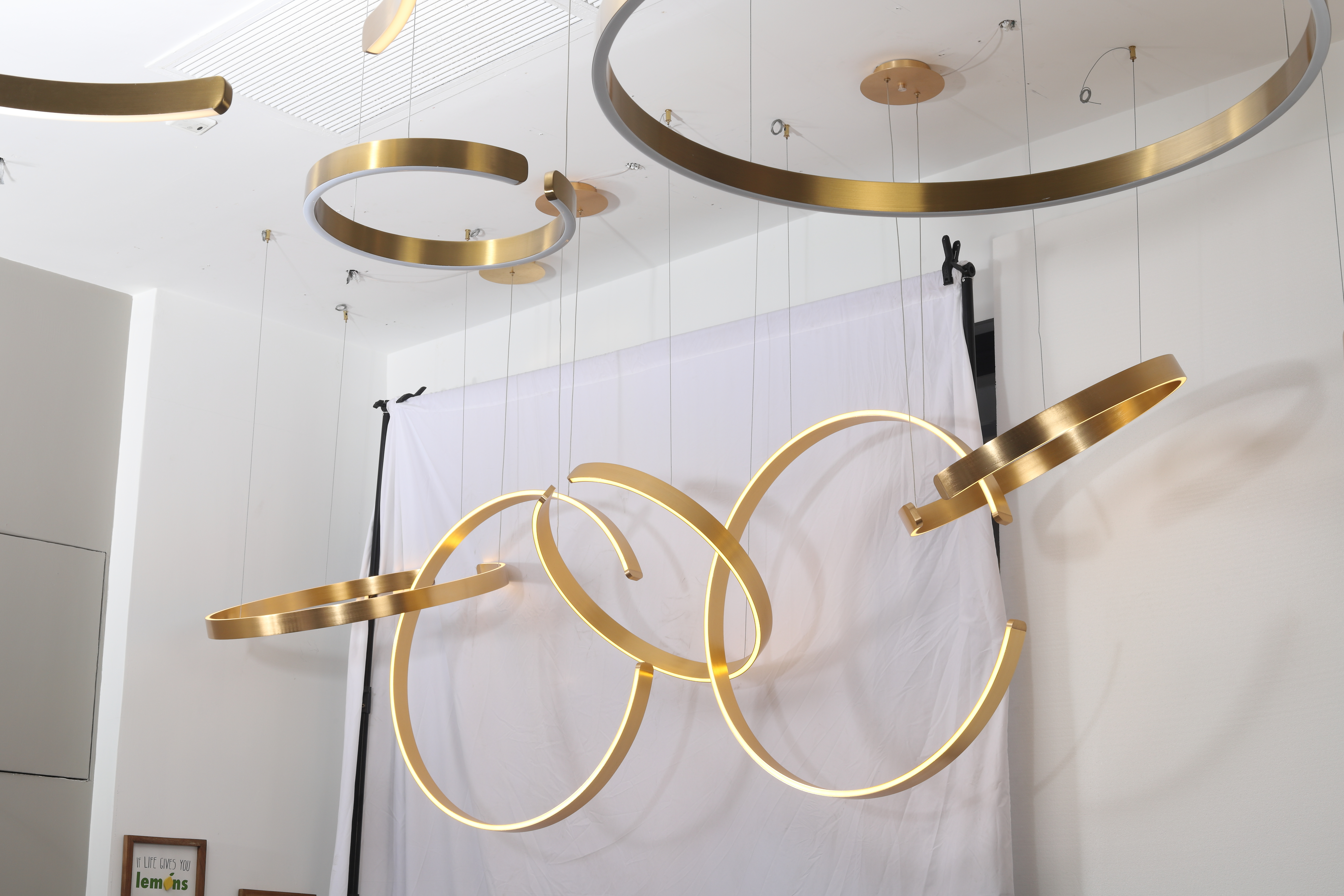 Combined up-and-down luminous horizontal annular chandelier