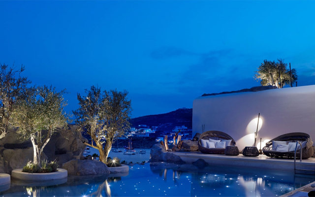 vibia-the-edit-luxe-mykonos-hotel-bamboo