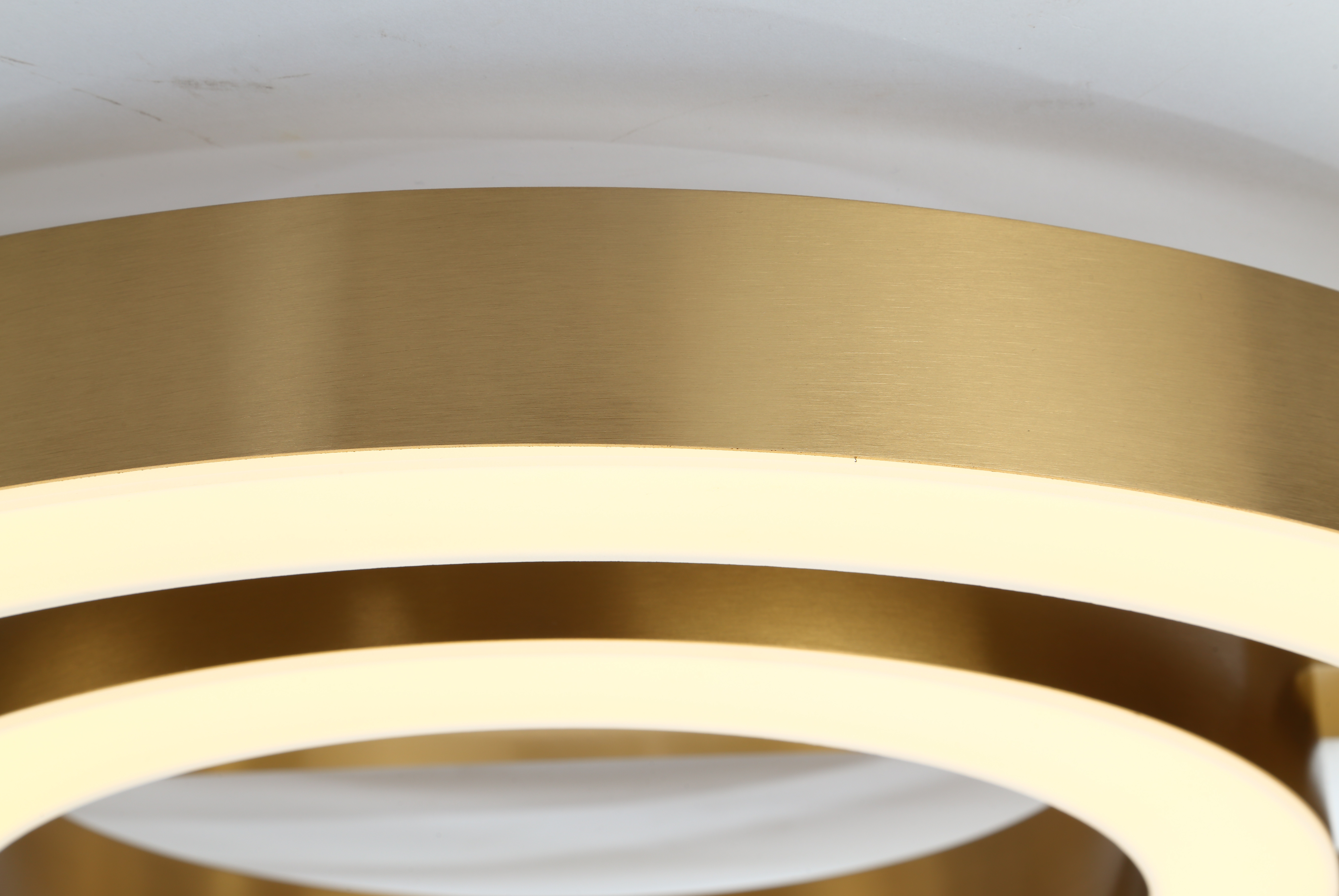 The Fourth Ring with Superior Pendant Light 