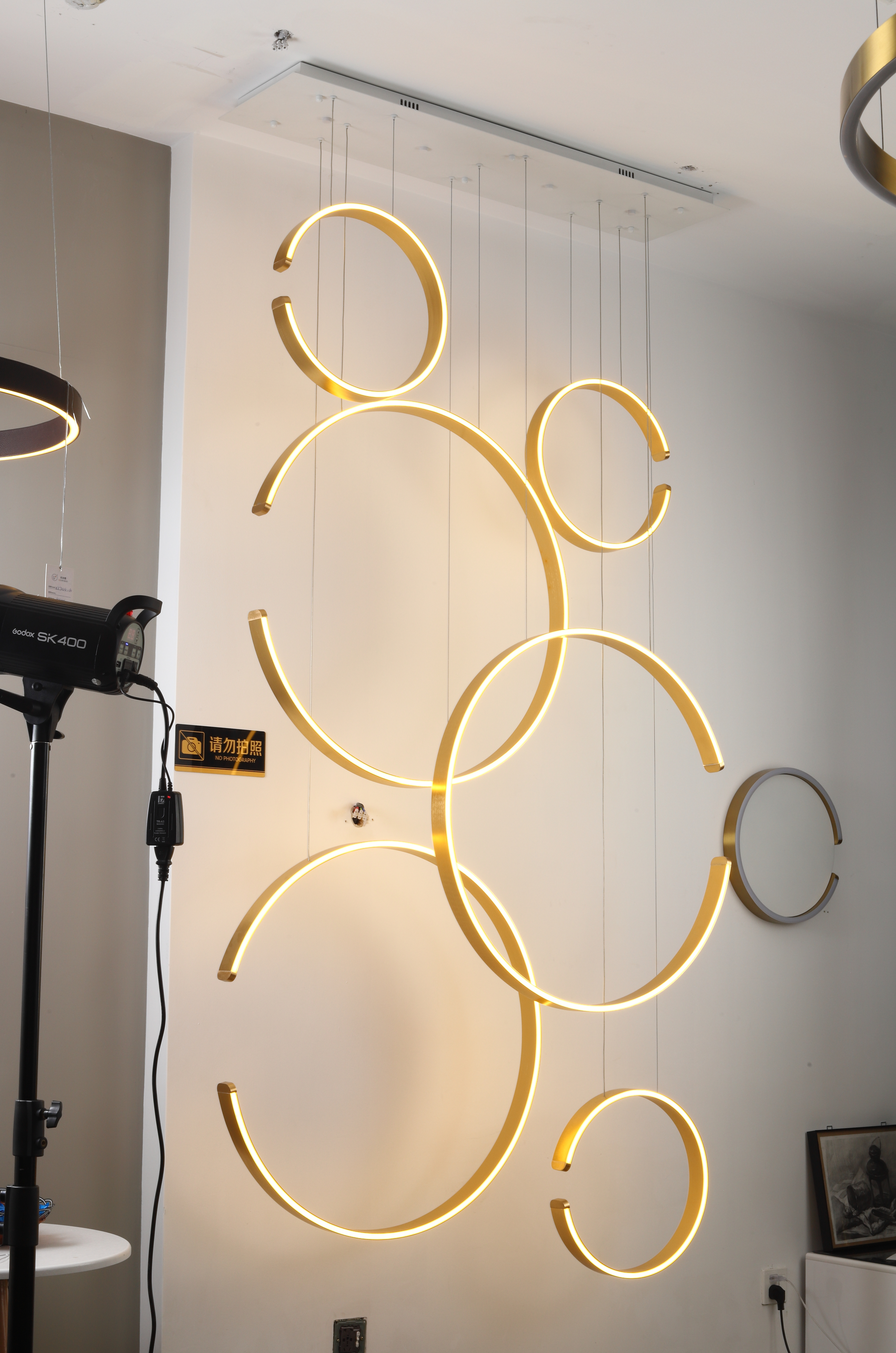 A variety of combined up-and-down luminous ring chandeliers